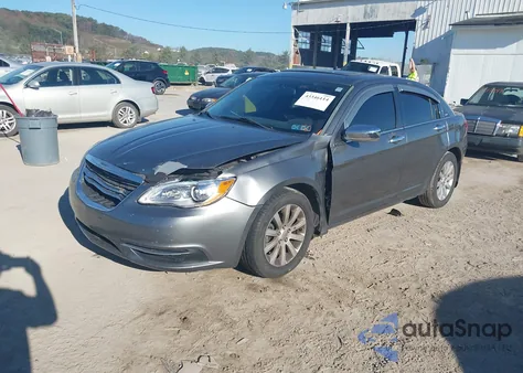 2013 Chrysler 200 Touring z USA, uszkodzony, nr VIN 1C3CCBBB7DN593545